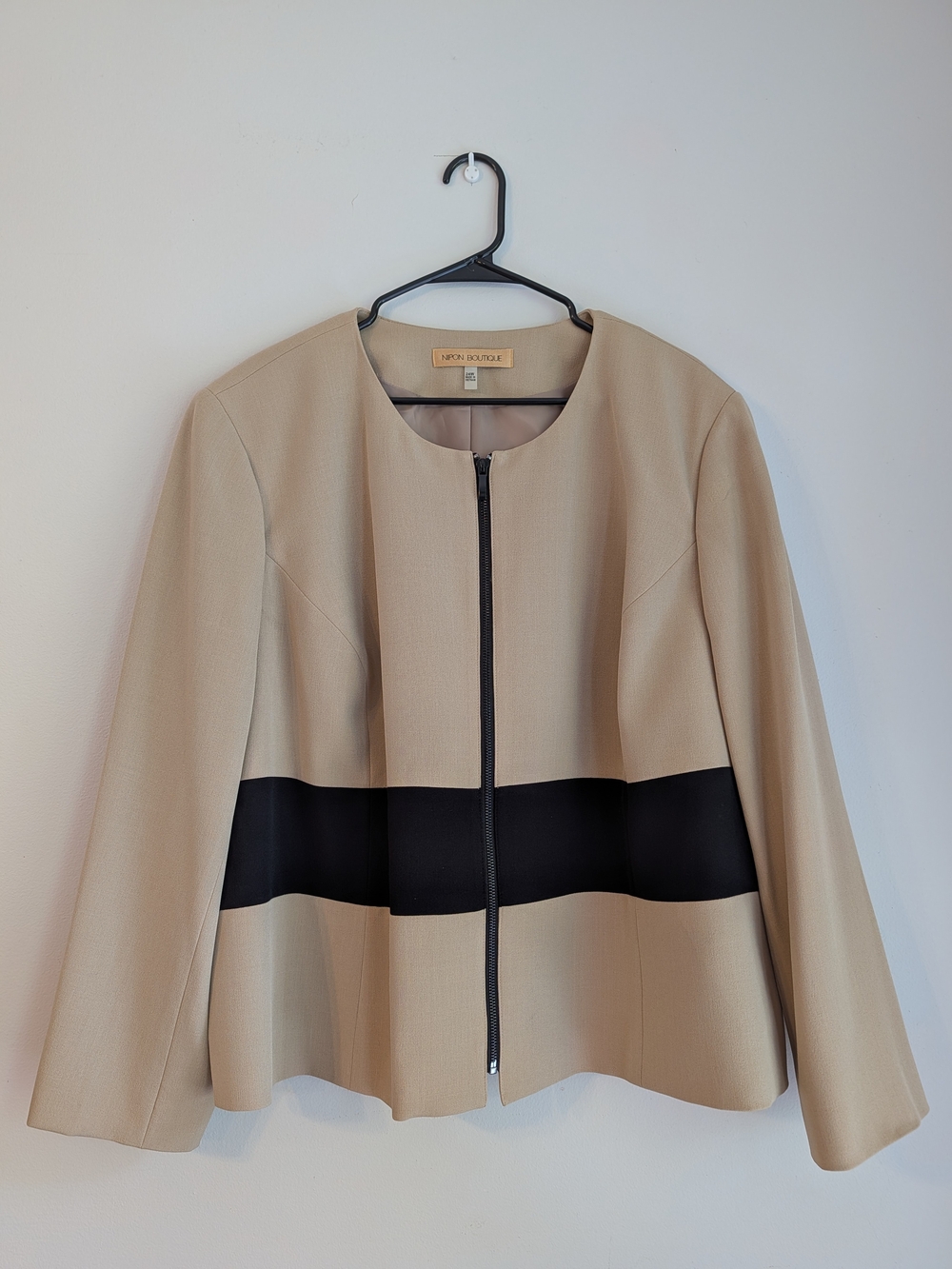 Nipon Boutique Beige Jacket with Black Colorblock Size 24W